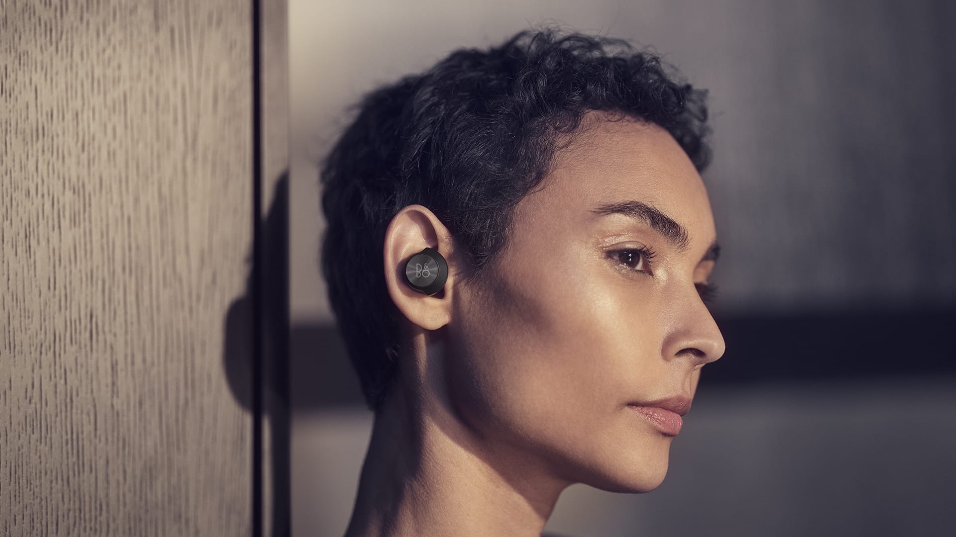 Beoplay EQ ra mắt, tai nghe true wireless chống ồn đầu tiên của của thương hiệu Bang & Olufsen