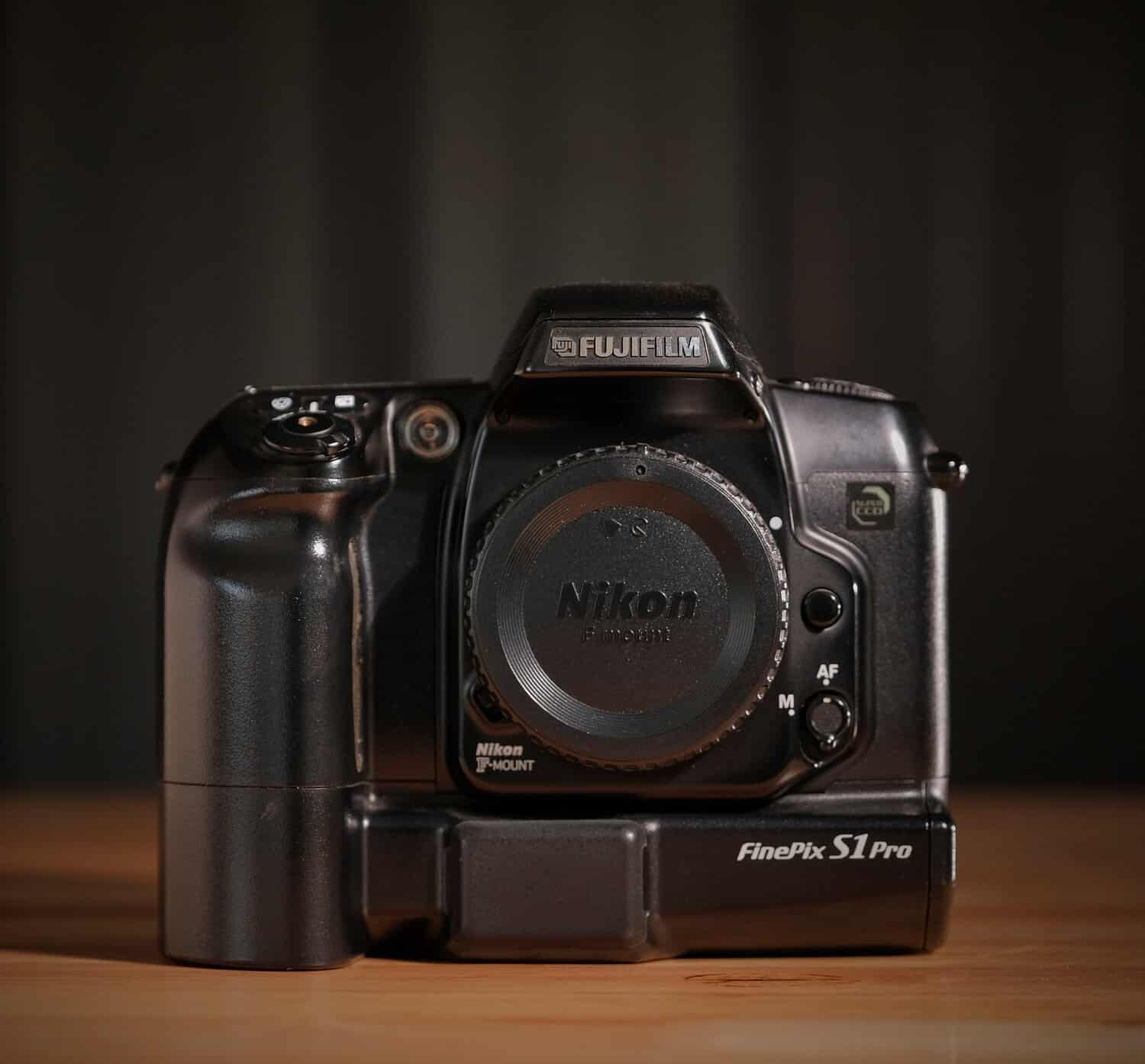 Fujifilm S1 Pro - Chiếc máy ảnh 21 năm tuổi nhưng vẫn rất ấn tượng