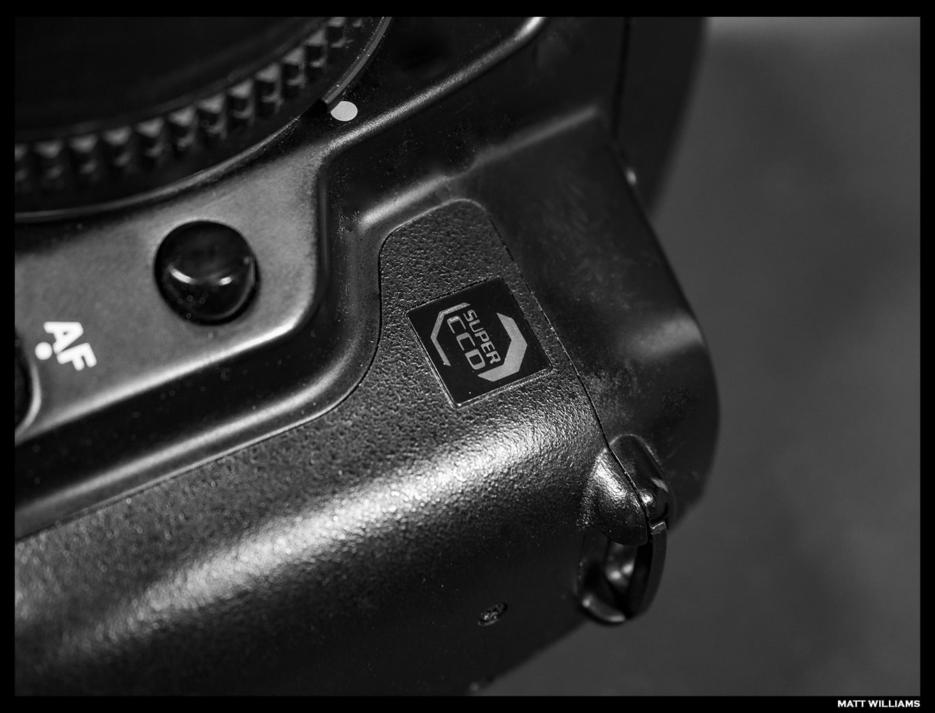 Fujifilm S1 Pro - Chiếc máy ảnh 21 năm tuổi nhưng vẫn rất ấn tượng