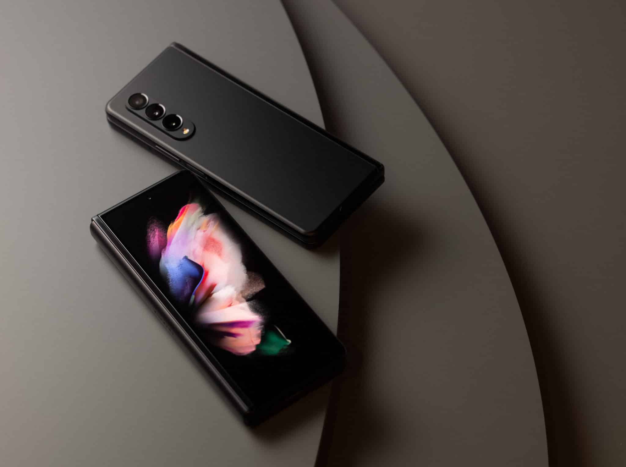 Galaxy Z Fold3 5G và Galaxy Z Flip3 5G ra mắt với loạt công nghệ mới, camera ẩn dưới màn hình