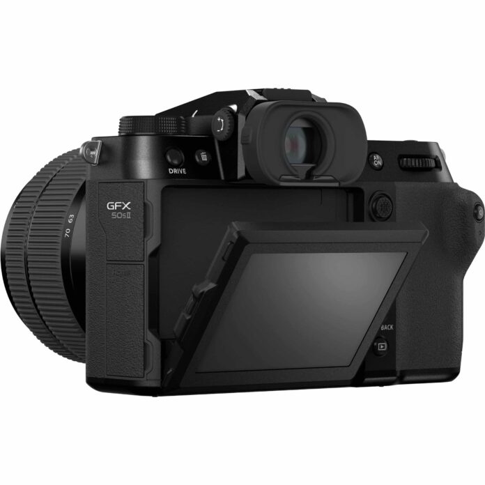 Máy ảnh Fujifilm GFX 50S II với ống kính GF 35-70mm