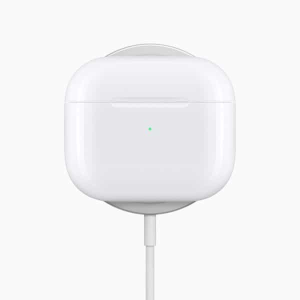 Apple ra mắt thế hệ AirPods 3 mới với thiết kế tương tự AirPods Pro