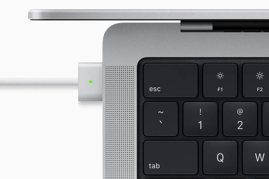 Apple MacBook Pro MagSafe 10182021.0