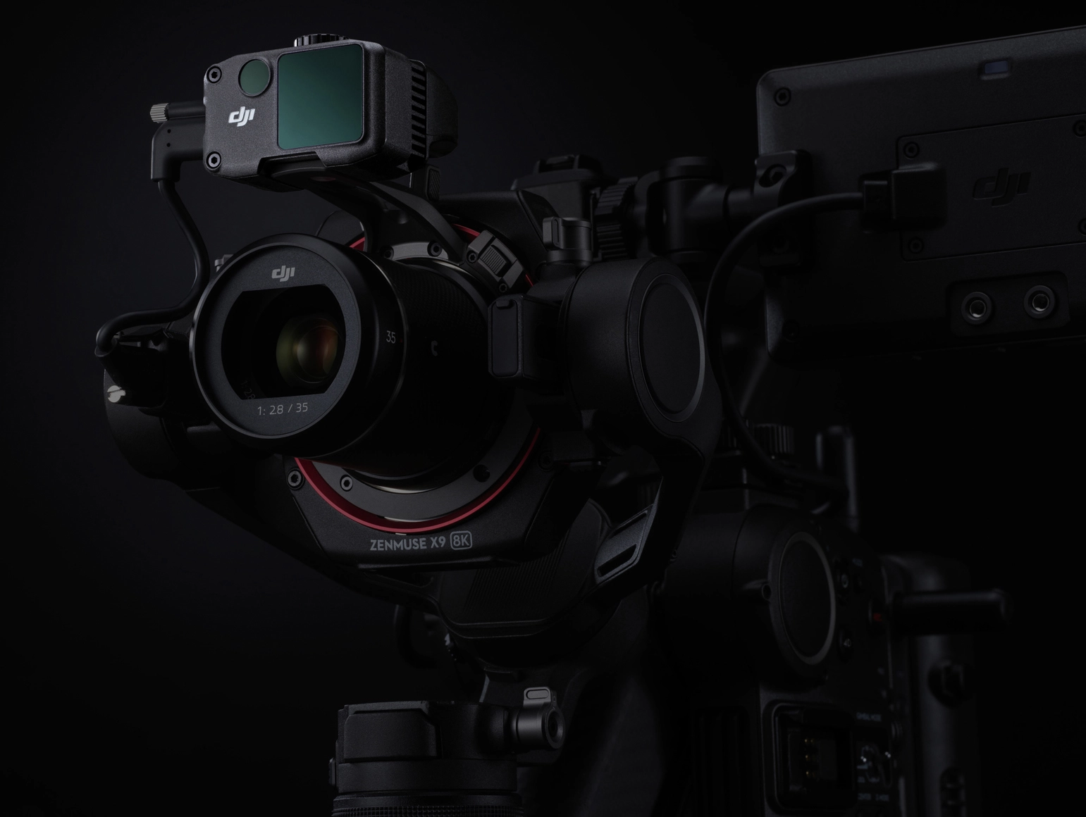 DJI Ronin 4D là hệ thống camera quay phim chuyên nghiệp chống rung 4 trục đầu tiên trên thế giới