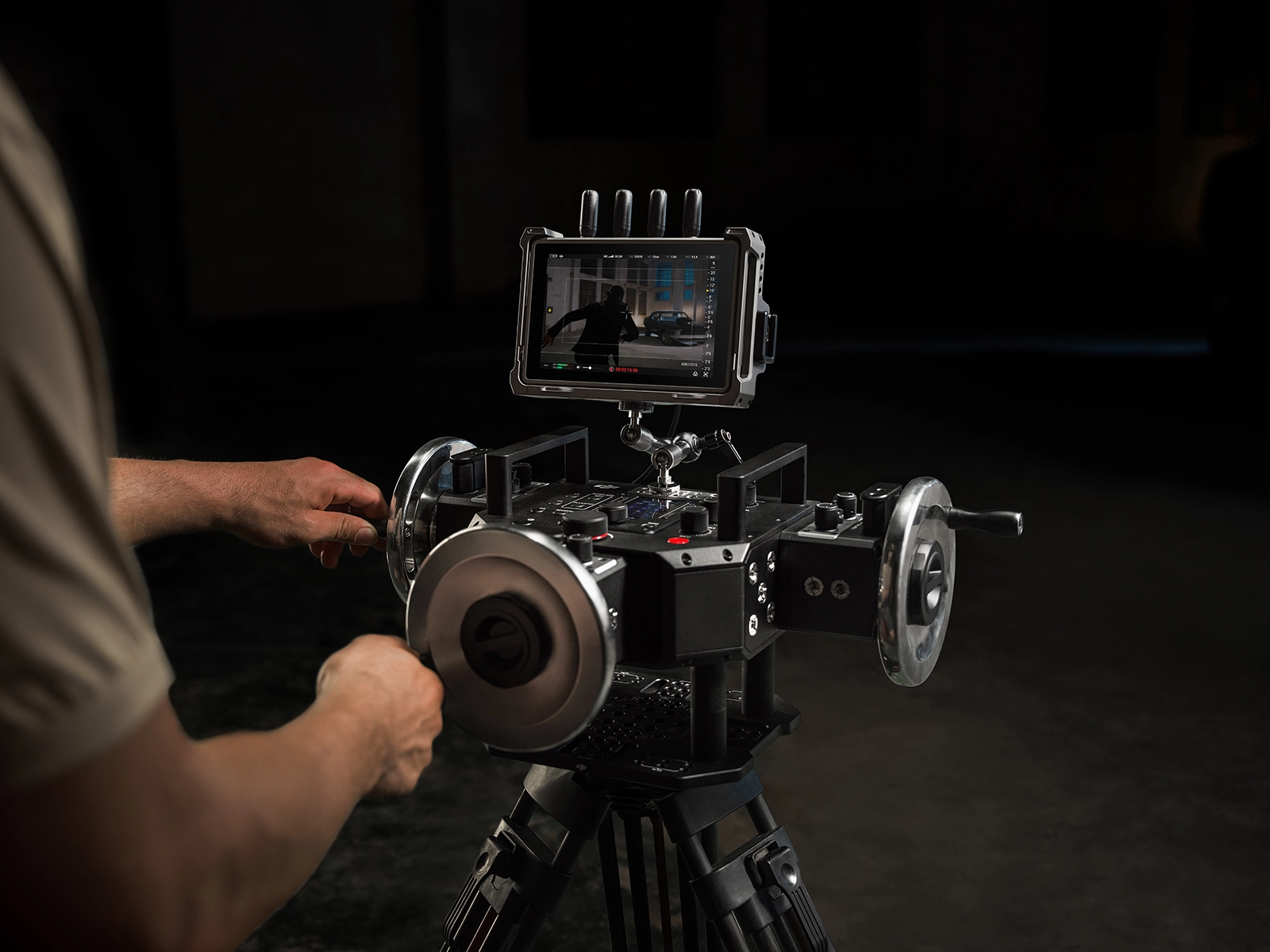 DJI Ronin 4D là hệ thống camera quay phim chuyên nghiệp chống rung 4 trục đầu tiên trên thế giới