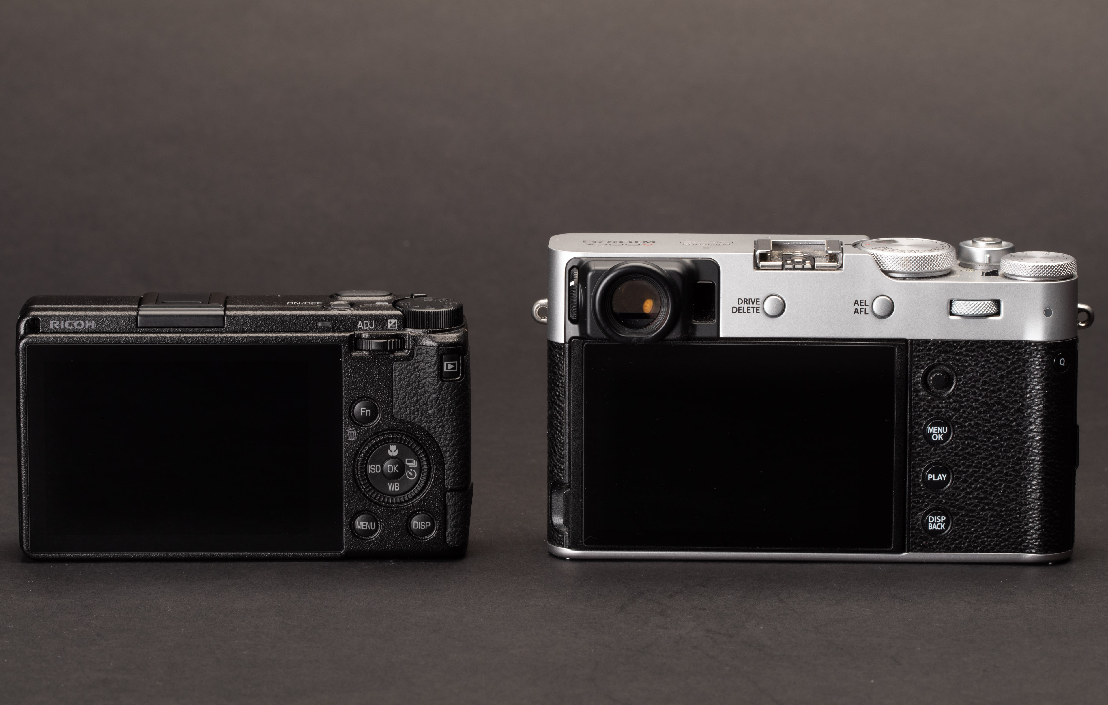 Fujifilm X100V vs Ricoh GR IIIx 07