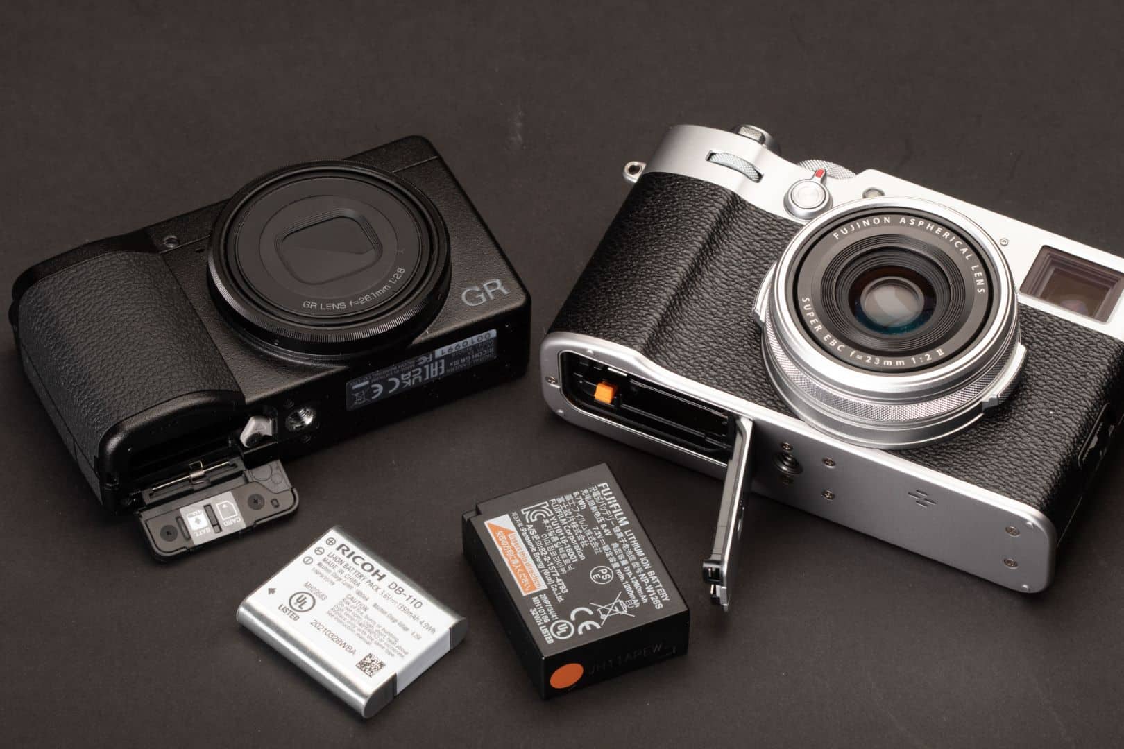 Fujifilm X100V vs Ricoh GR IIIx 08