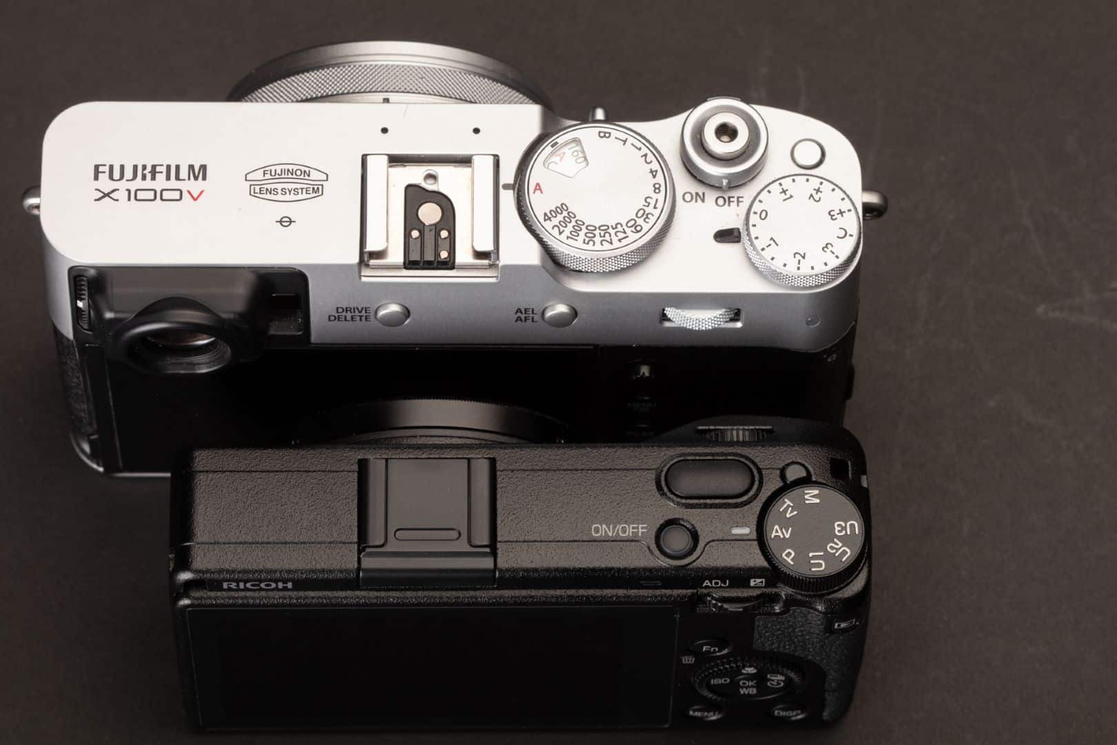 Fujifilm X100V vs Ricoh GR IIIx 09