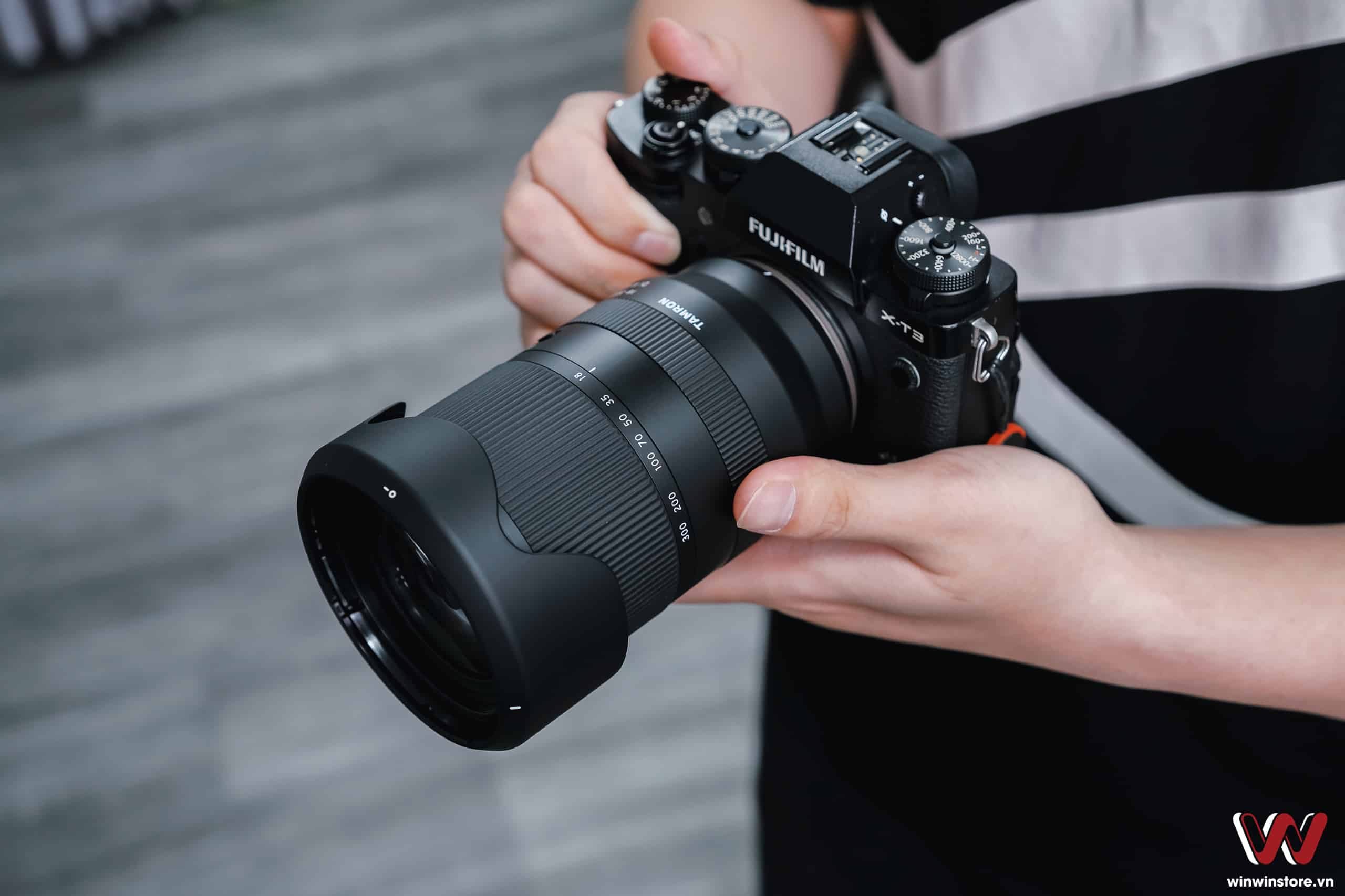 Ống kính Tamron 18-300mm F3.5-6.3 Di III-A VC VXD cho Sony E