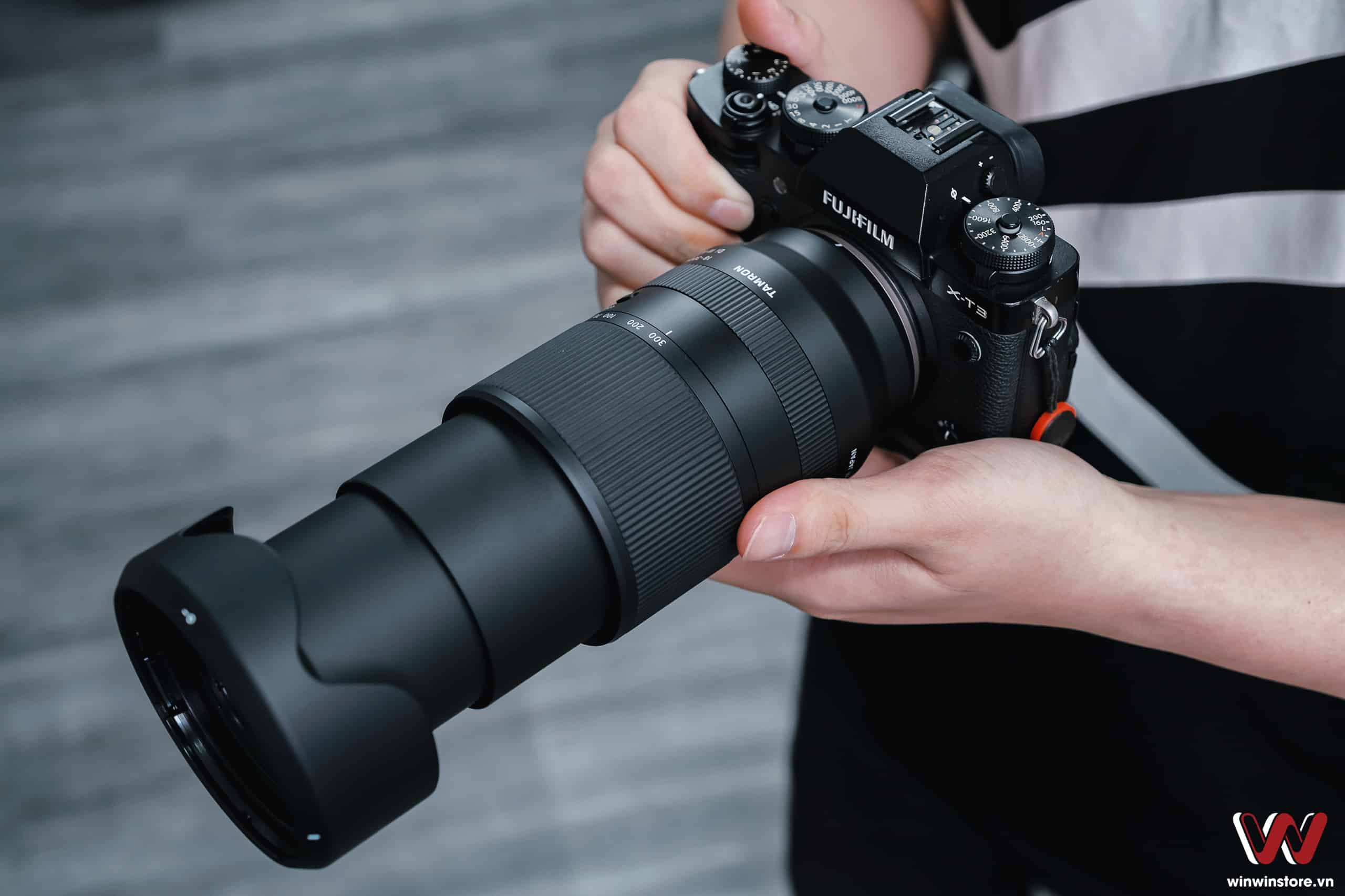 Ống kính Tamron 18-300mm F3.5-6.3 Di III-A VC VXD cho Sony E