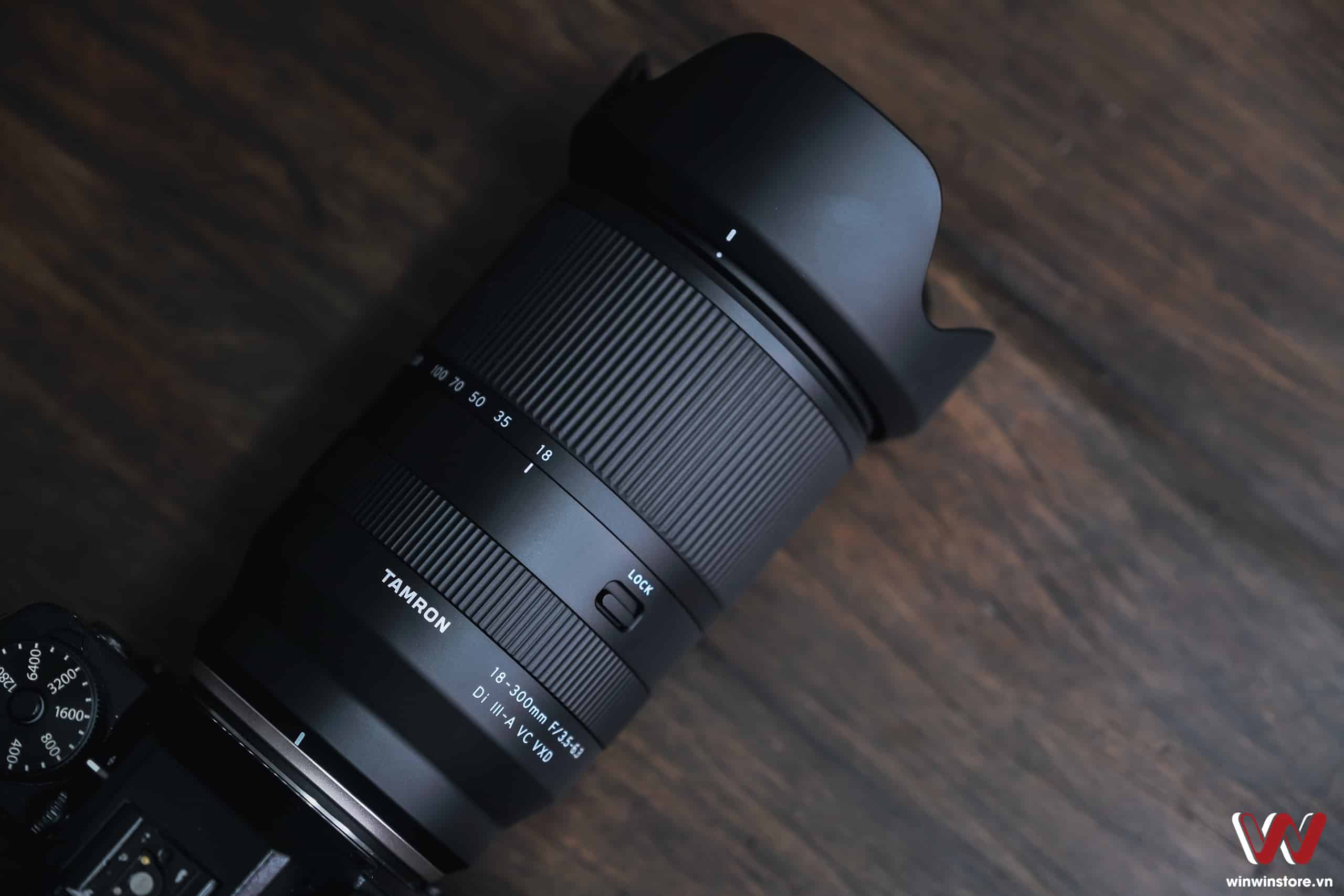 Trên tay ống kính Tamron 18-300mm F3.5-6.3 Di III-A VC VXD cho Fujifilm X, tiêu cự linh hoạt cho du lịch