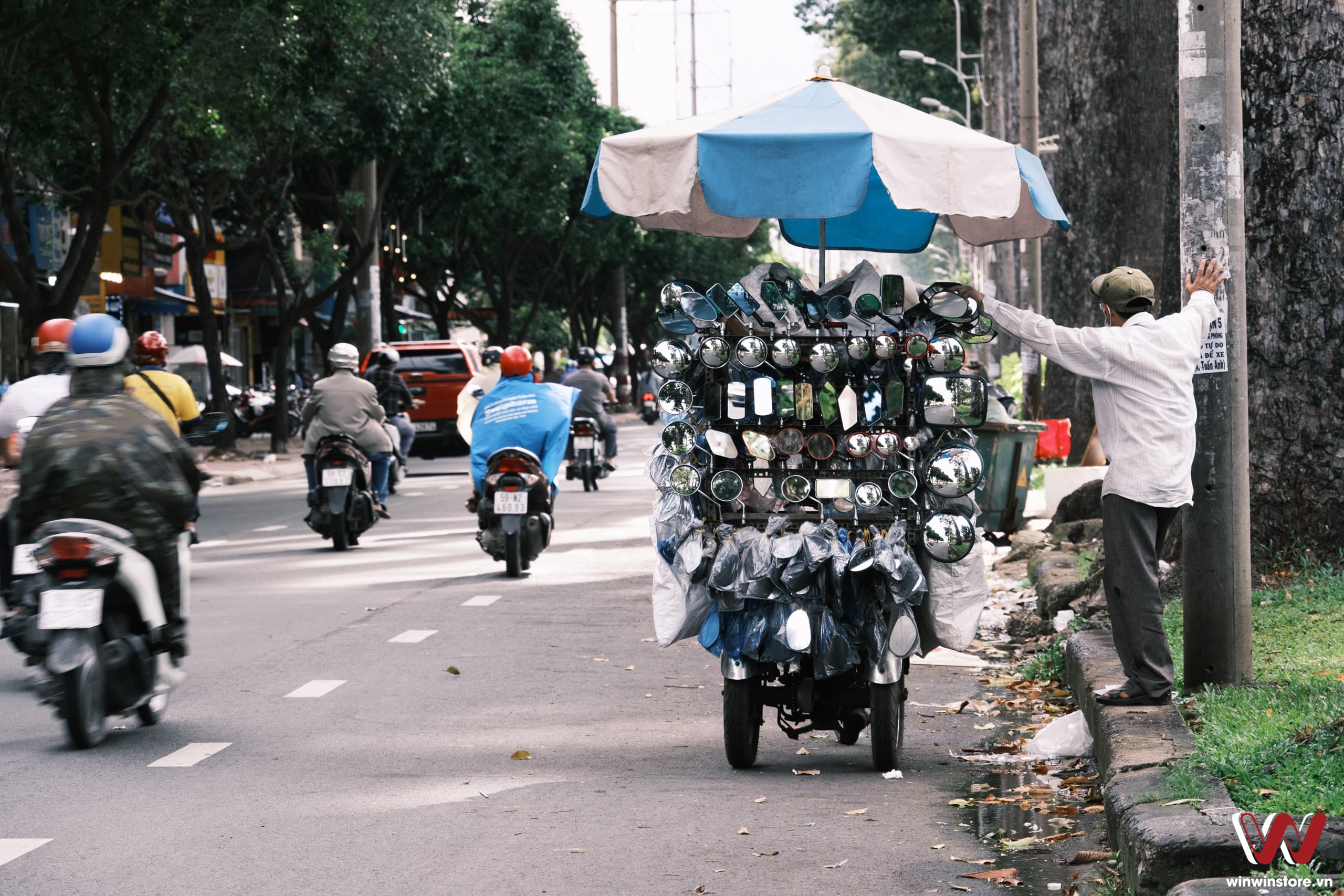 Trên tay ống kính Tamron 18-300mm F3.5-6.3 Di III-A VC VXD cho Fujifilm X, tiêu cự linh hoạt cho du lịch