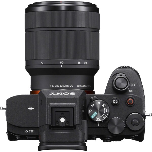 Máy ảnh Sony A7 IV với ống kính FE 28-70mm