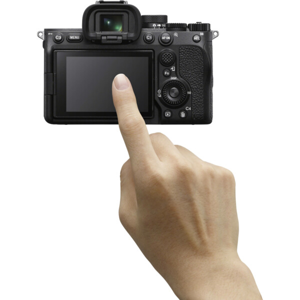 Máy ảnh Sony A7 IV với ống kính FE 28-70mm