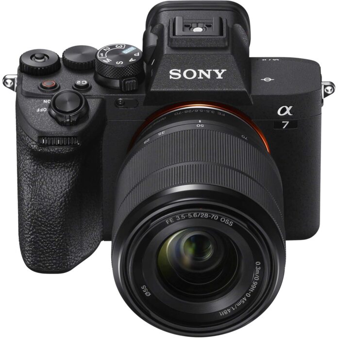 Máy ảnh Sony A7 IV với ống kính FE 28-70mm