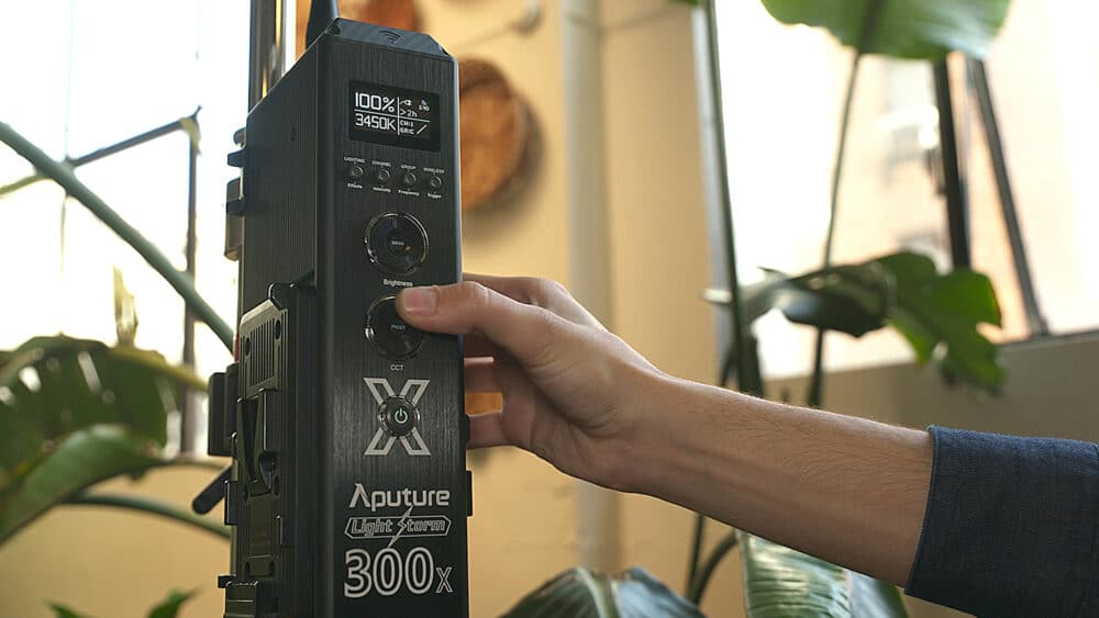 Aputure LS300X Bi Color LED Light Kit 03