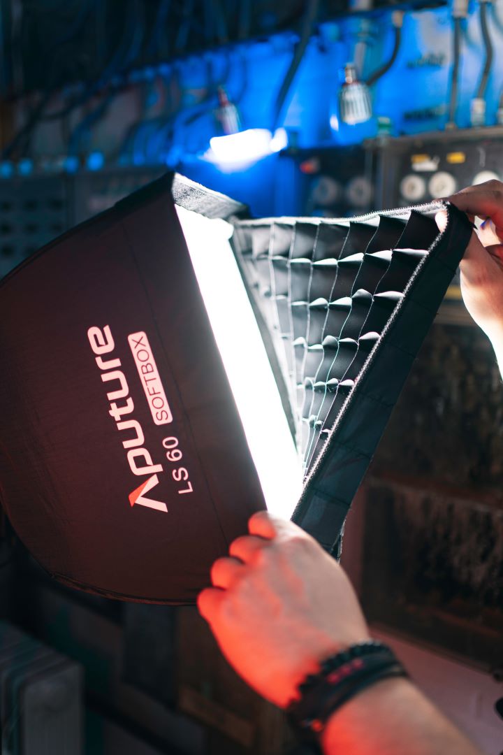 Aputure LS60 Softbox 04