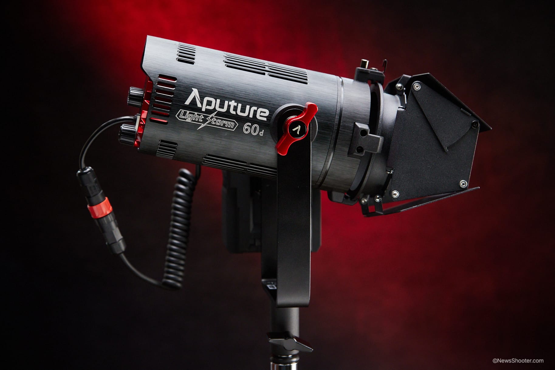 Aputure Light Storm LS 60d Daylight LED Light 01