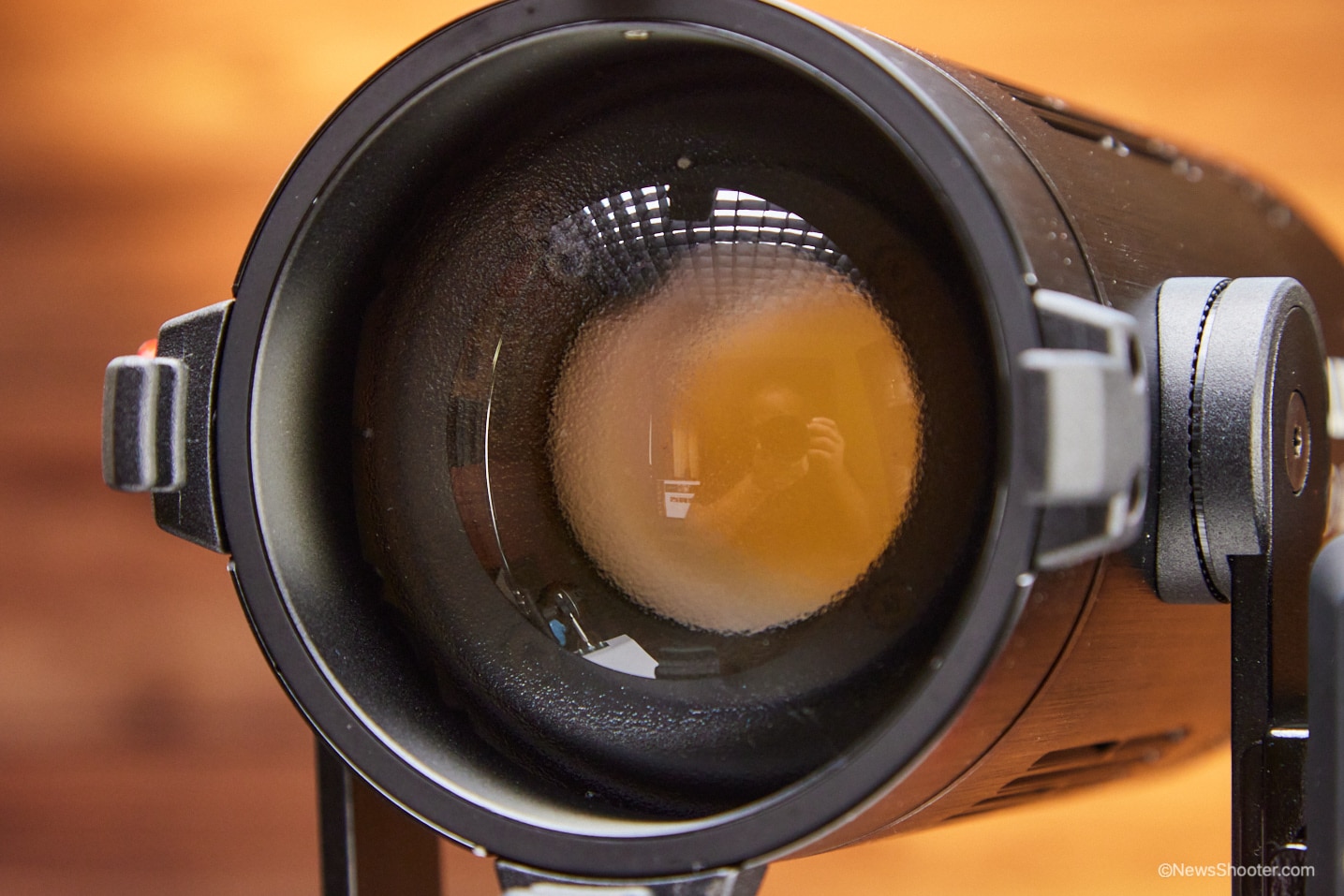 Aputure Light Storm LS 60d Daylight LED Light 07