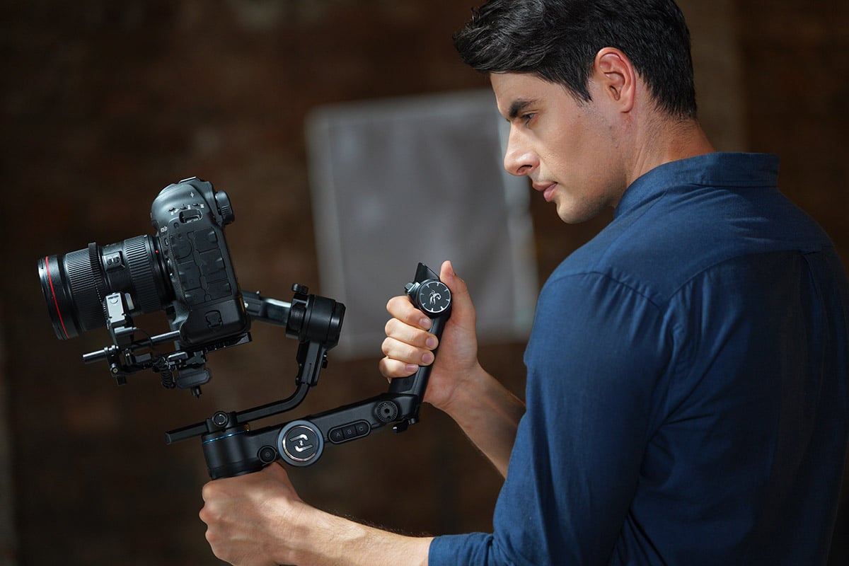 FeiyuTech ra mắt Scorp và Scorp Pro, hai chiếc gimbal 3 trục mới dòng chuyên nghiệp cho máy ảnh