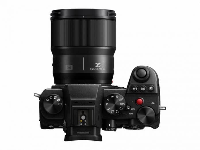 Lumix S 35mm F1.8 010 696x522 1