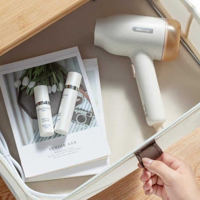 Bàn ủi hơi nước cầm tay Bear GTJ-B10S1