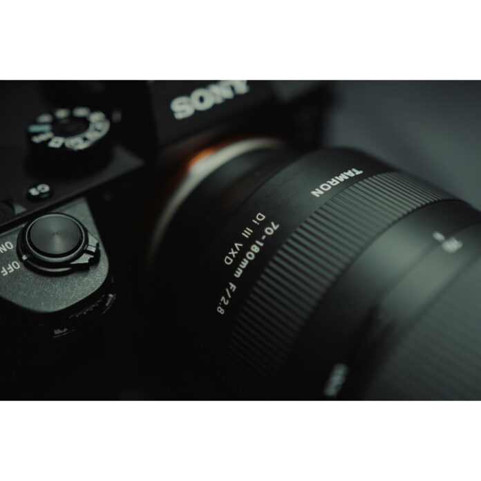 Ống kính Tamron 70-180mm F2.8 Di III VXD cho Sony E