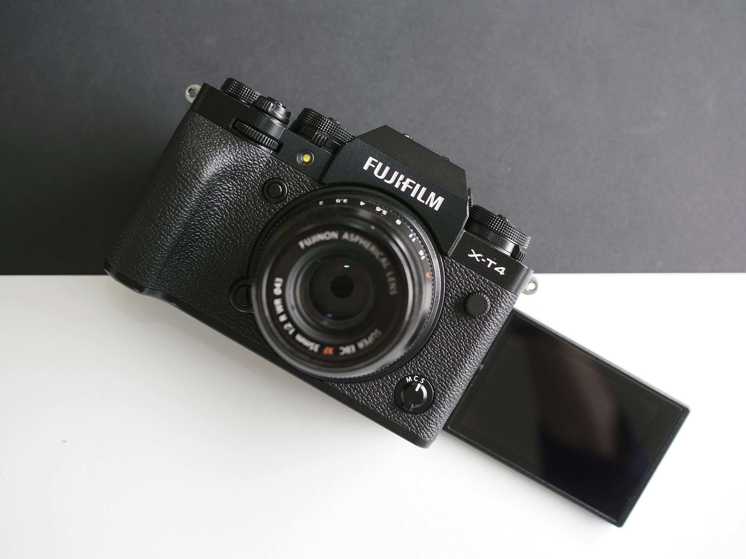 Ưu đãi tháng 12 cùng Fujifilm, giảm giá máy ảnh cùng combo sẵn sàng chào đón dịp lễ Giáng Sinh