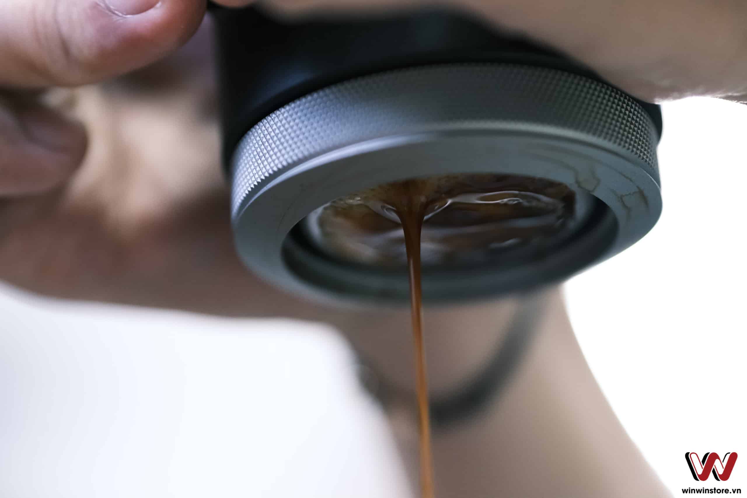Trên tay dụng cụ pha cà phê Wacaco Picopresso: Pha chế Espresso bằng tay tại nhà, nhỏ gọn và cao cấp có ngay ly cà phê khi cần