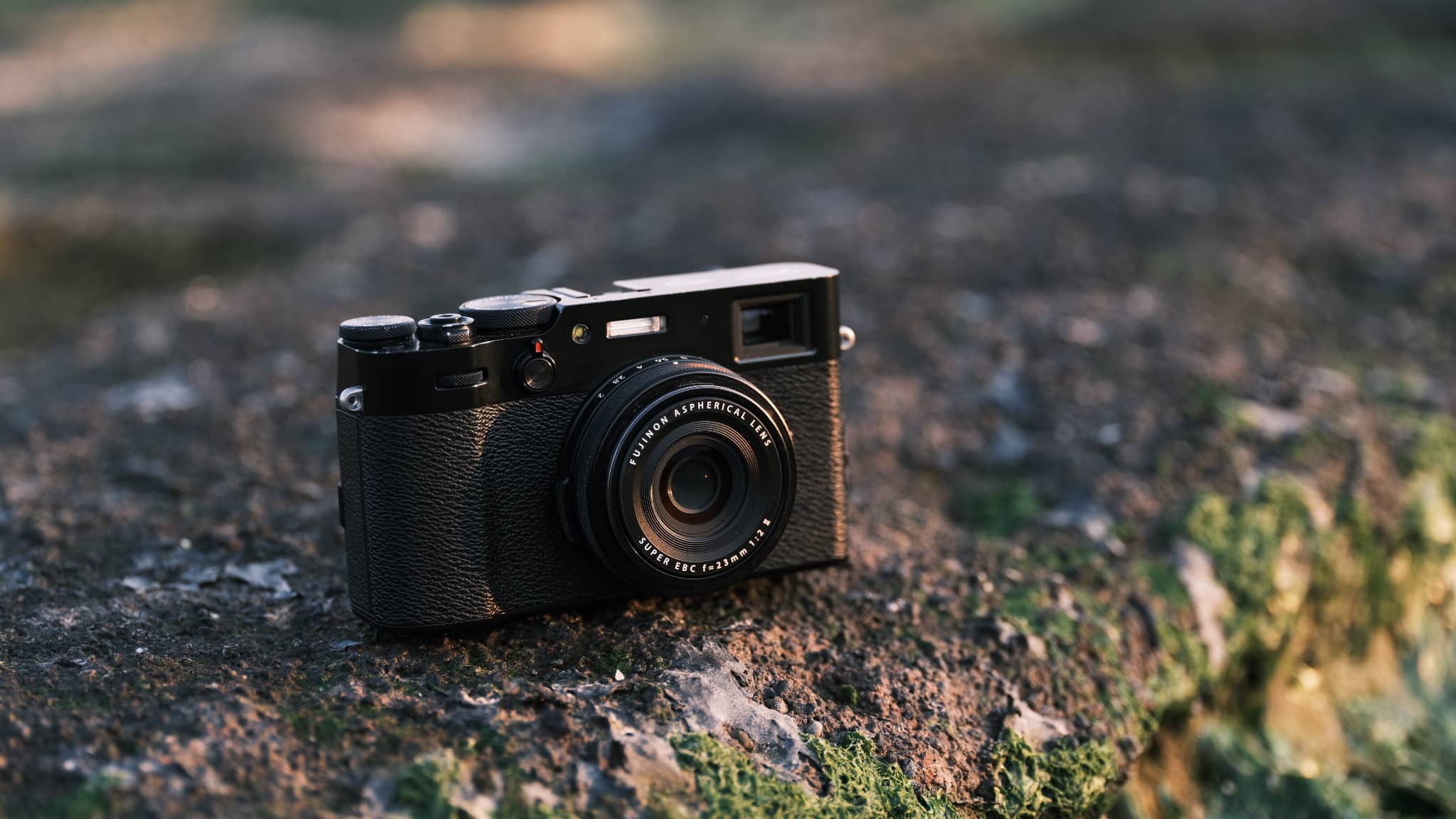 Điều gì khiến cho dòng máy ảnh Fujifilm X100 Series đặc biệt và có sức hút?