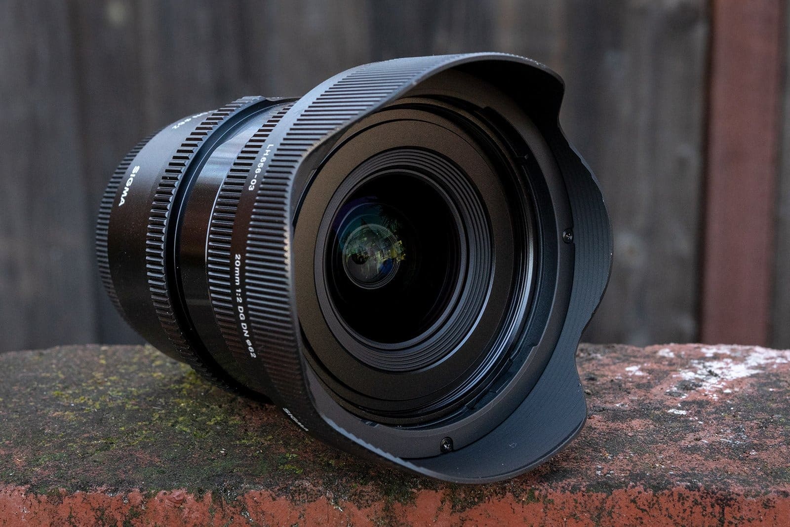 Ống kính Sigma 20mm F2 DG DN cho Sony E