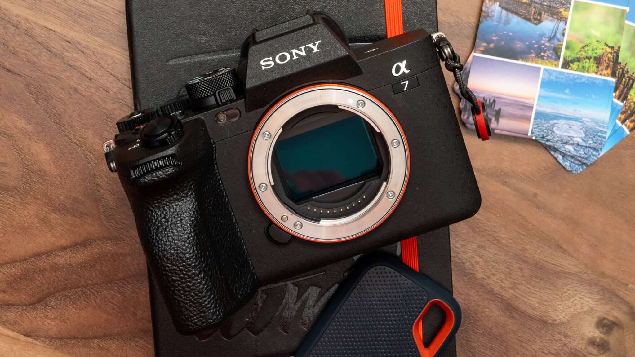 Sony a7 IV và Fujifilm X-T4 là hai chiếc máy ảnh tốt nhất và đáng mua nhất hiện nay