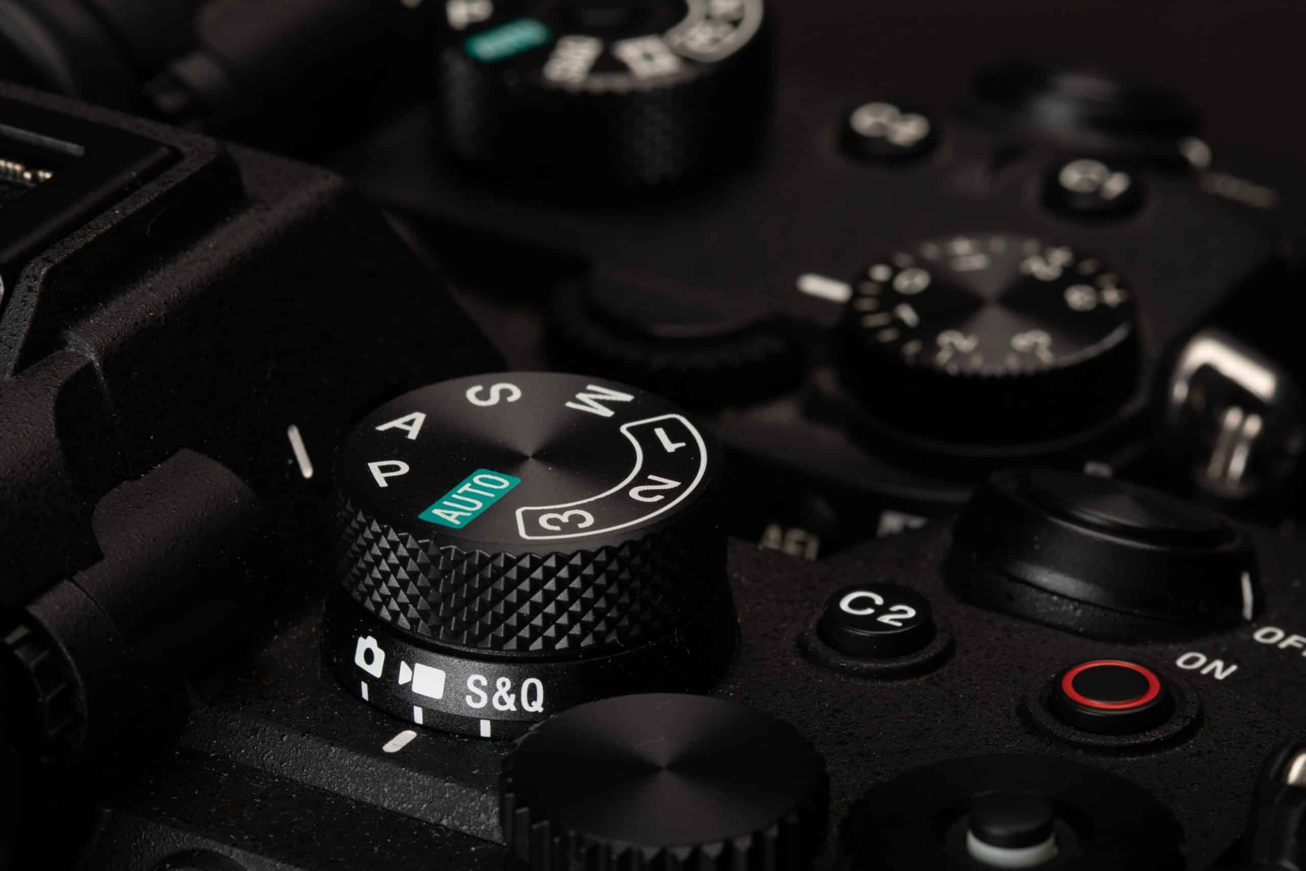 So sánh Sony a7 IV với a7R III: Đâu là lựa chọn máy ảnh tốt hơn vào năm 2022 này?
