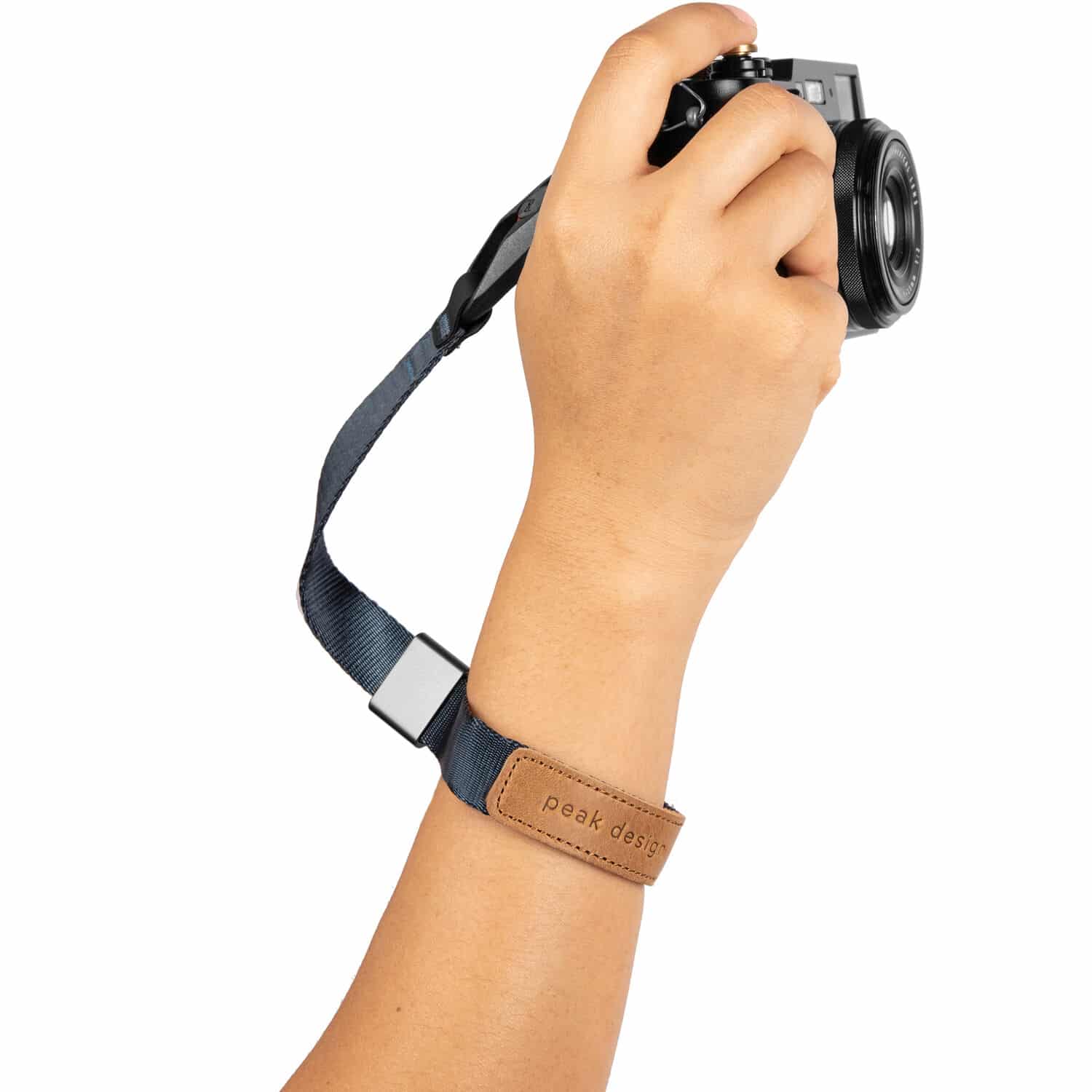 day deo may anh co tay peak design cuff midnight blue 7