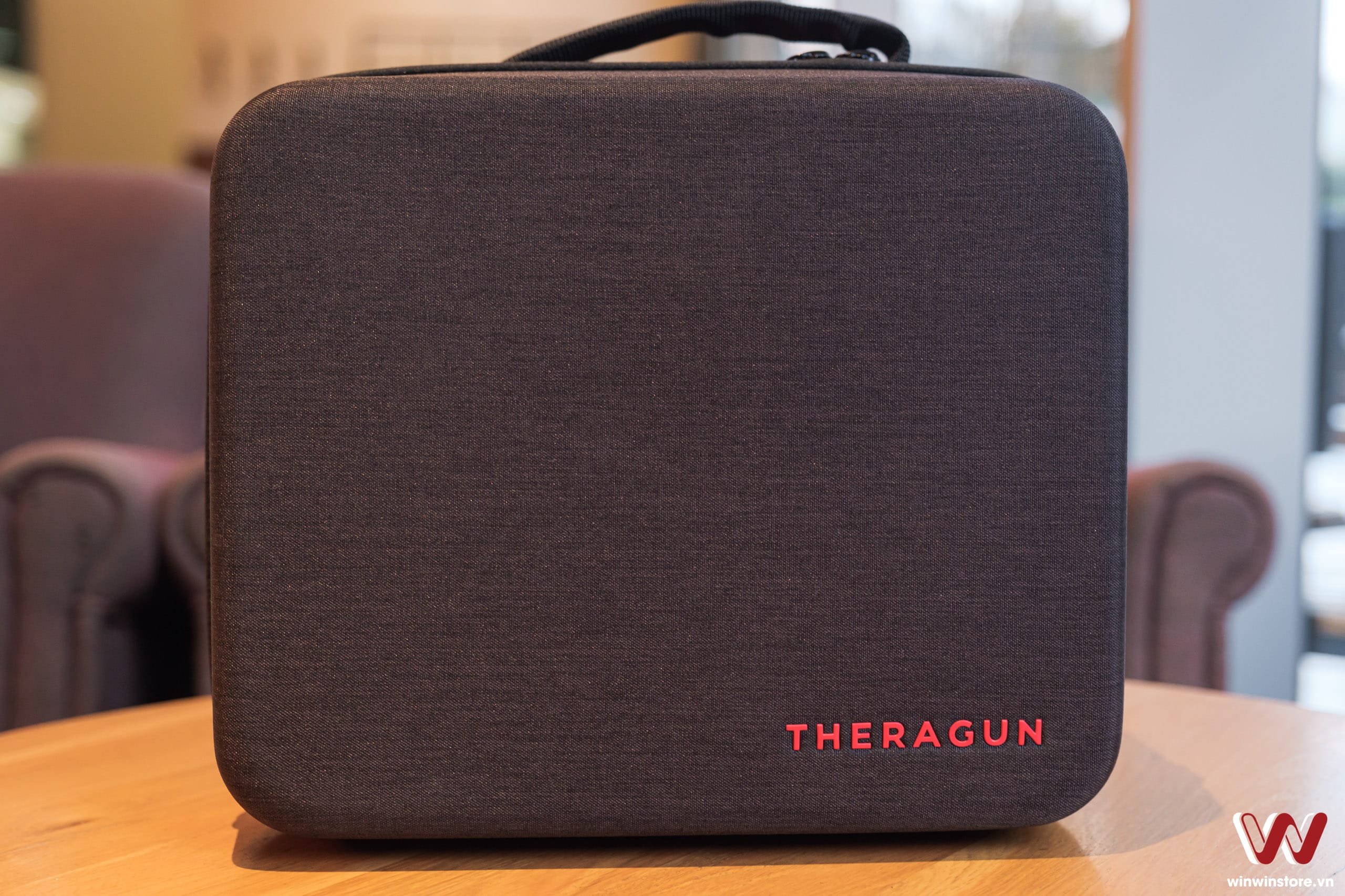 Trên tay máy massage cầm tay Theragun Pro từ Therabody: Hoạt động êm ái, đầy đủ "đồ nghề" để bạn giảm tải căng thẳng cho cơ thể