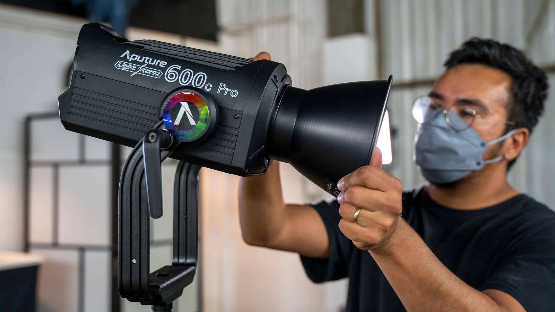 Aputure LS 600c Pro 04