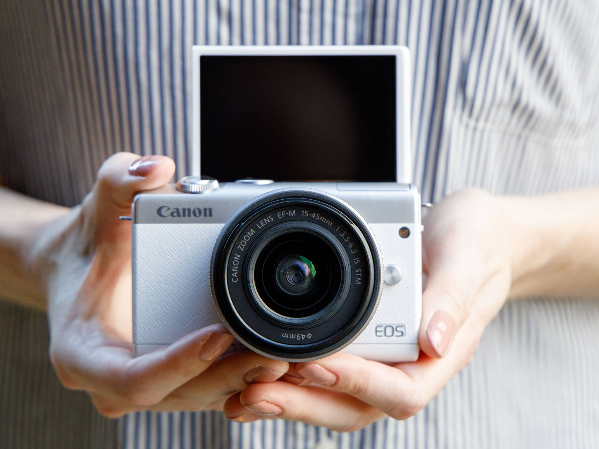 Máy ảnh Canon EOS M200 với ống kính 15-45mm (White)