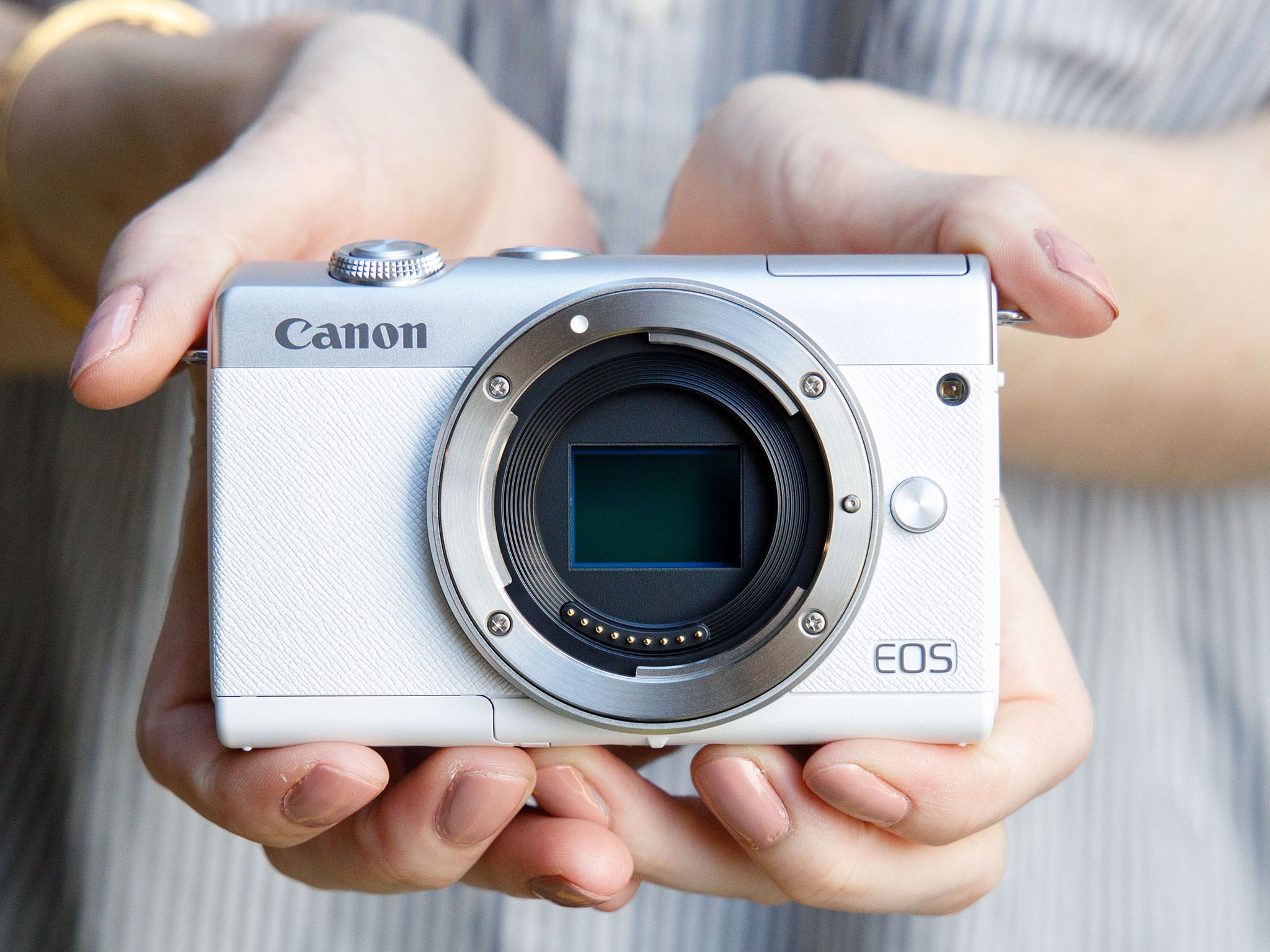 Canon M200 White02