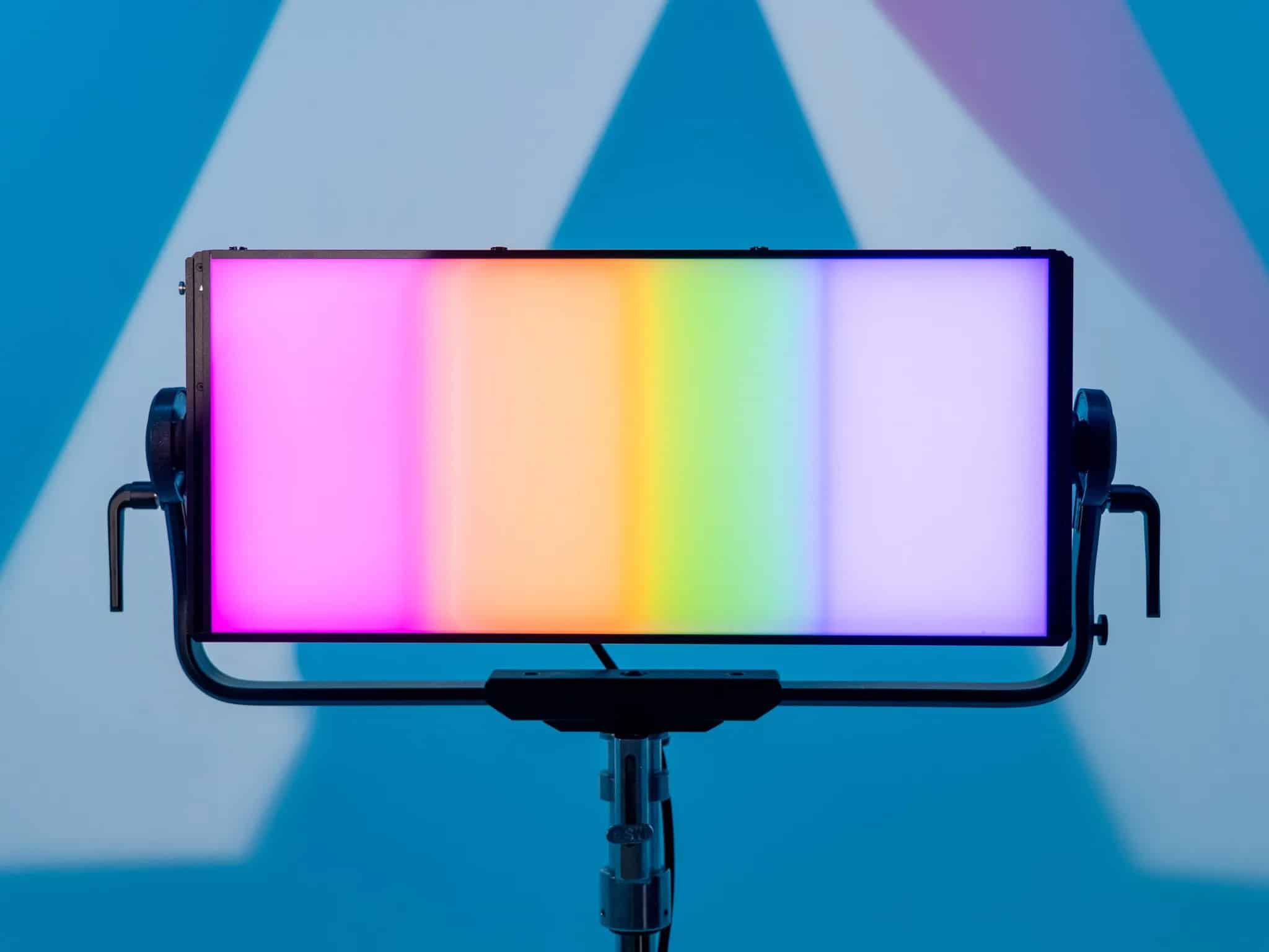 Den Aputure Nova P600c RGBWW LED Panel 05