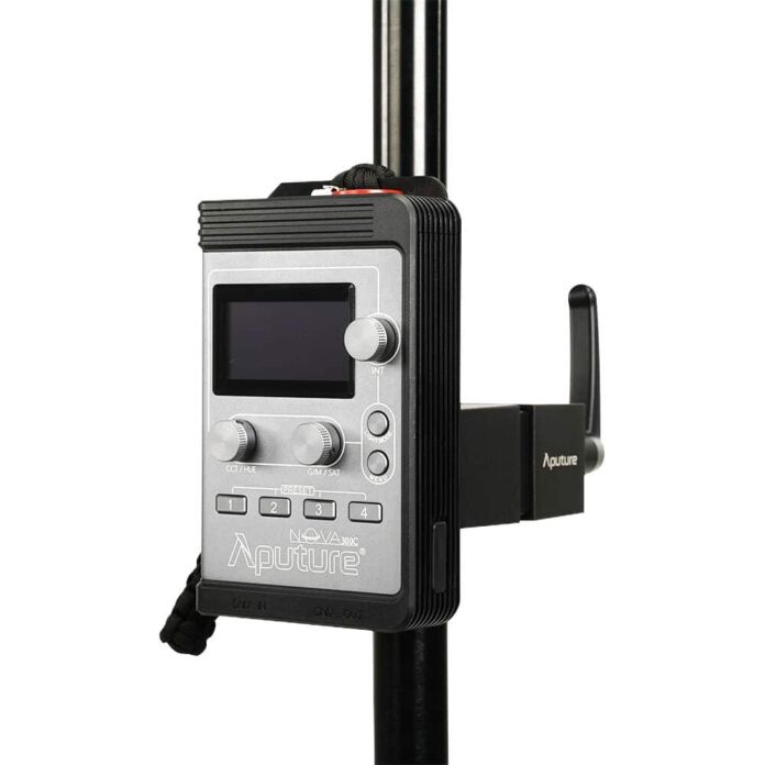 Đèn Aputure Nova P300c RGBWW LED Panel với Rolling Case Kit