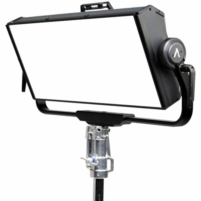 Đèn Aputure Nova P600c RGBWW LED Panel với Hard-Shell Case Kit
