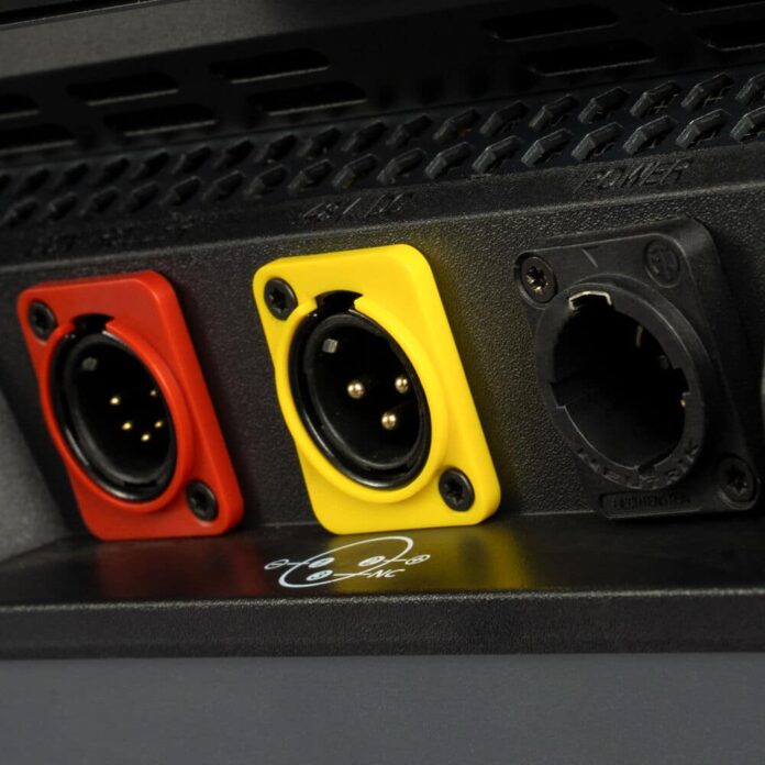 Đèn Aputure Nova P600c RGBWW LED Panel với Hard-Shell Case Kit