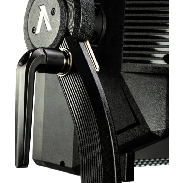 Đèn Aputure Nova P600c RGBWW LED Panel với Hard-Shell Case Kit