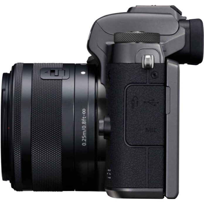 Máy ảnh Canon EOS M5 với ống kính 15-45mm