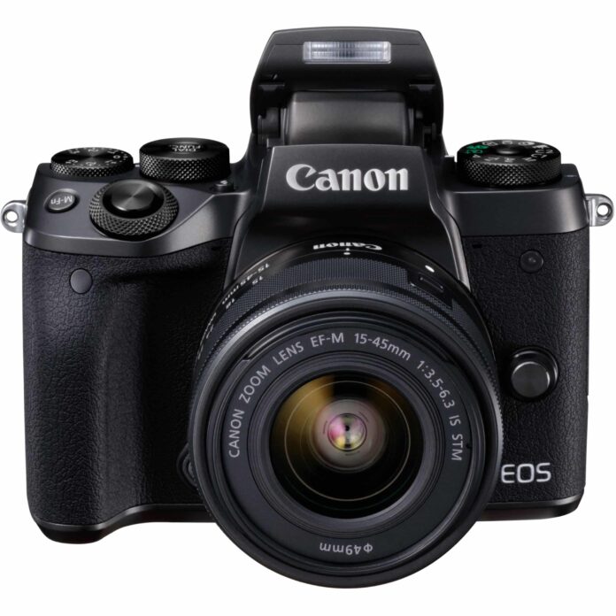 Máy ảnh Canon EOS M5 với ống kính 15-45mm