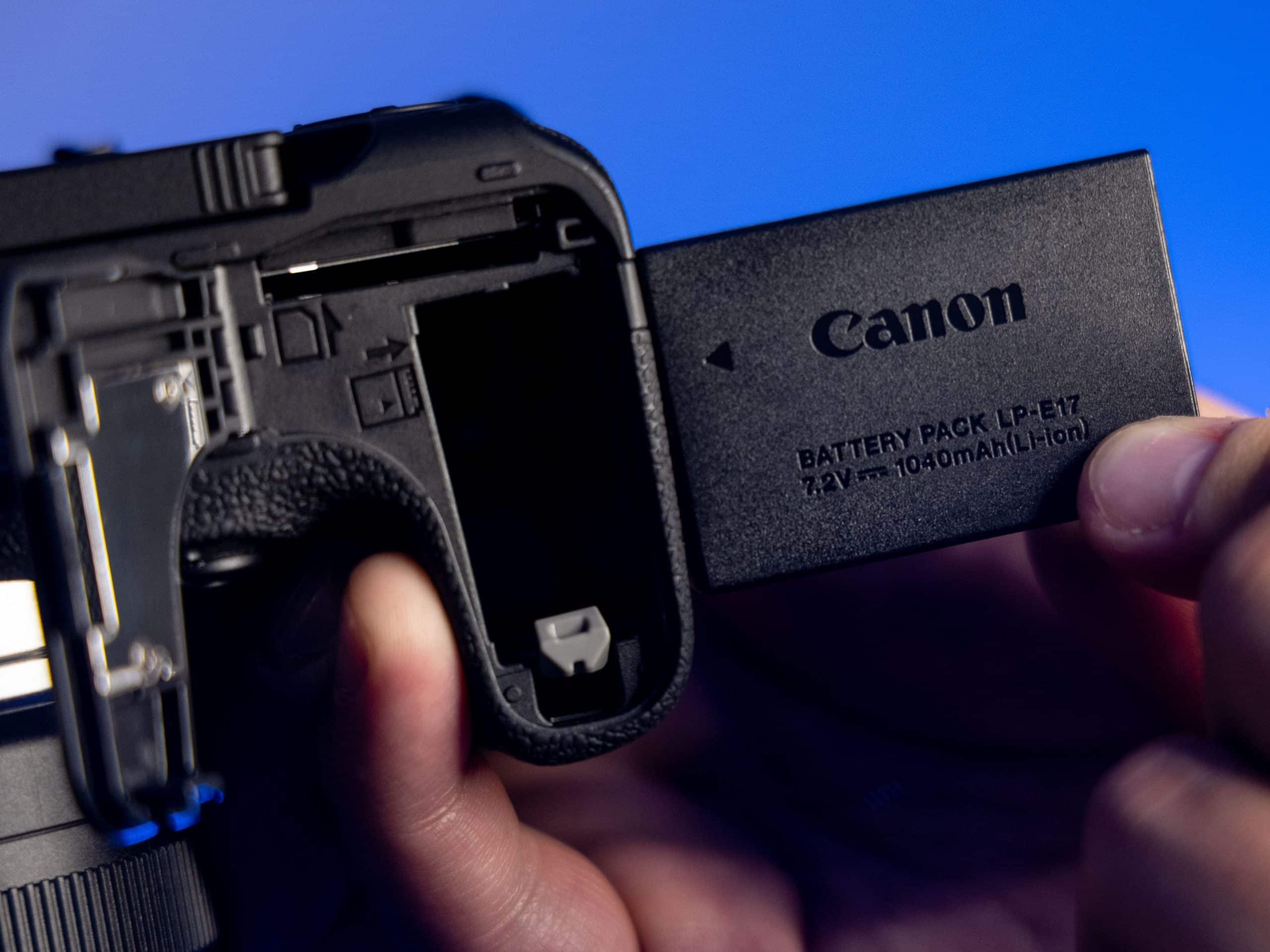 Canon EOS R10 ra mắt với cảm biến APS-C 24MP và giá 979 USD