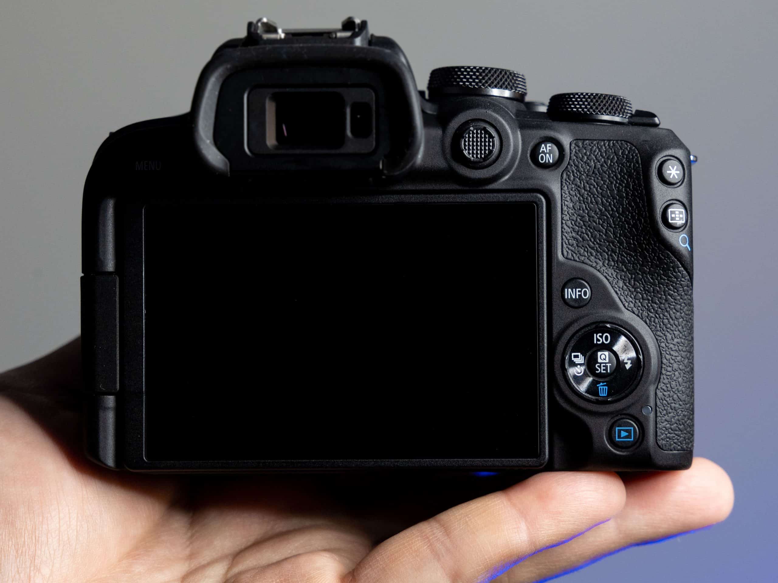 Canon EOS R10 ra mắt với cảm biến APS-C 24MP và giá 979 USD