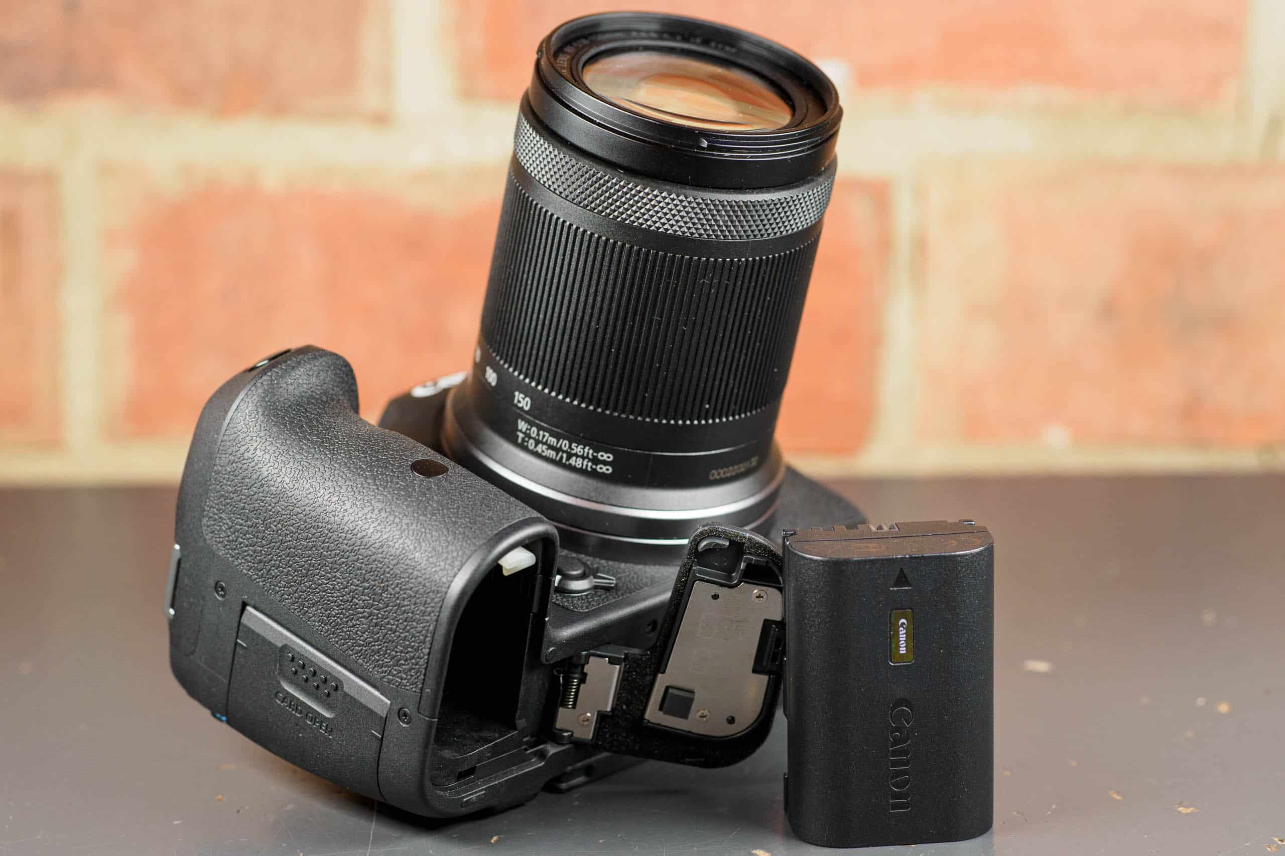 Canon EOS R7 5