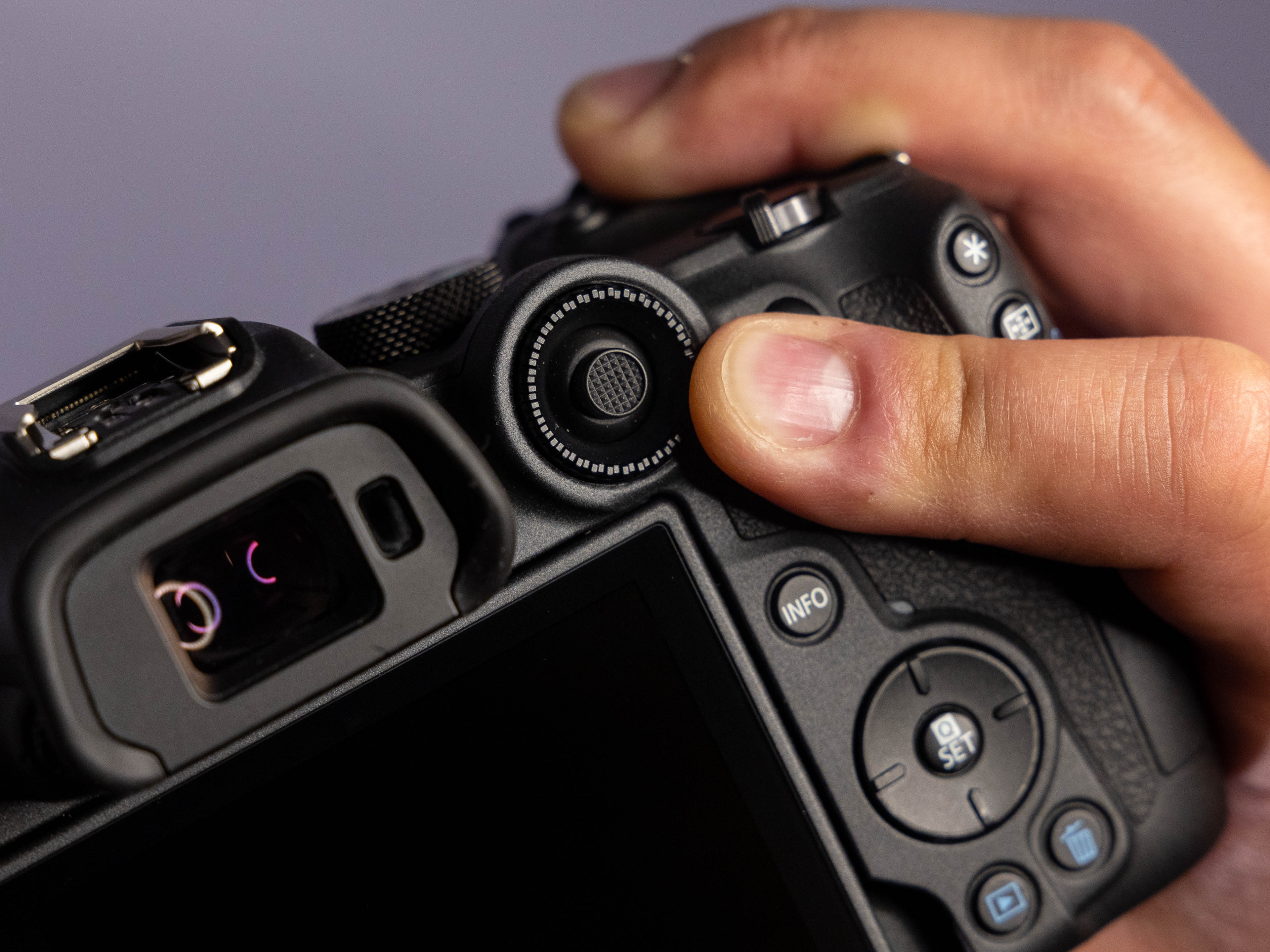 Canon EOS R7 7