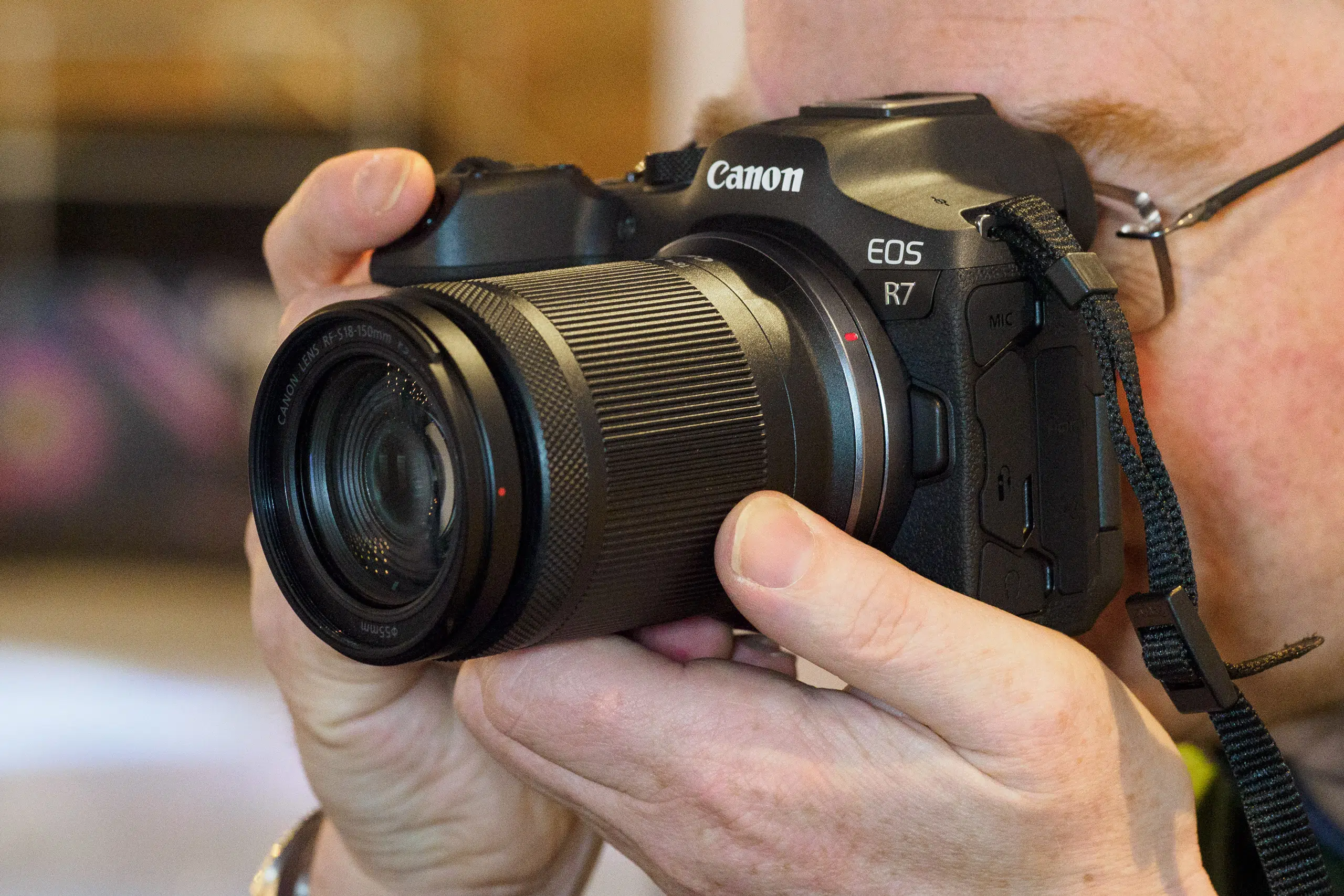 Máy ảnh Canon EOS R7